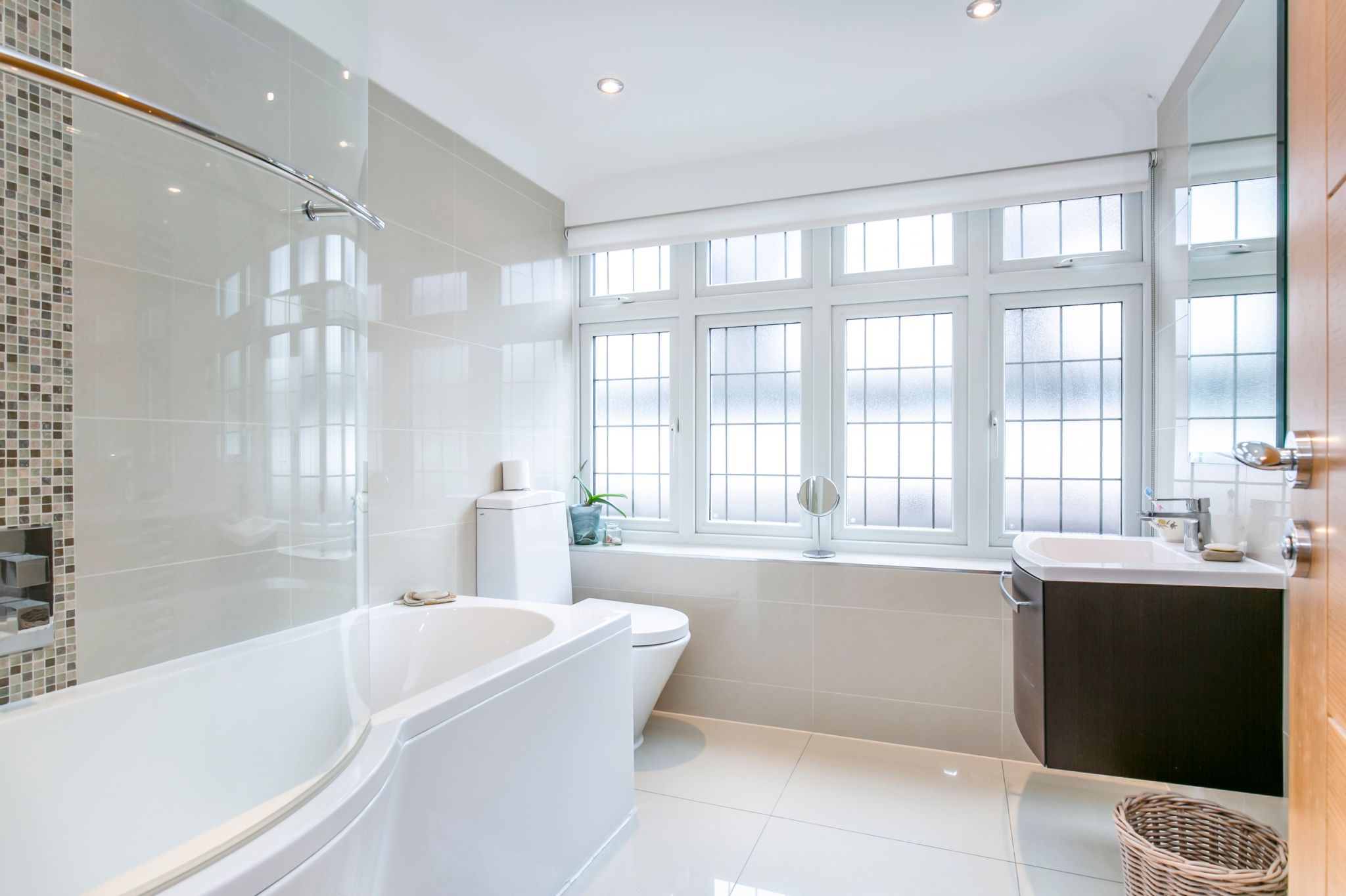 5 bedroom detached house Sale Agreed in Brookmans Park - Photograph 30