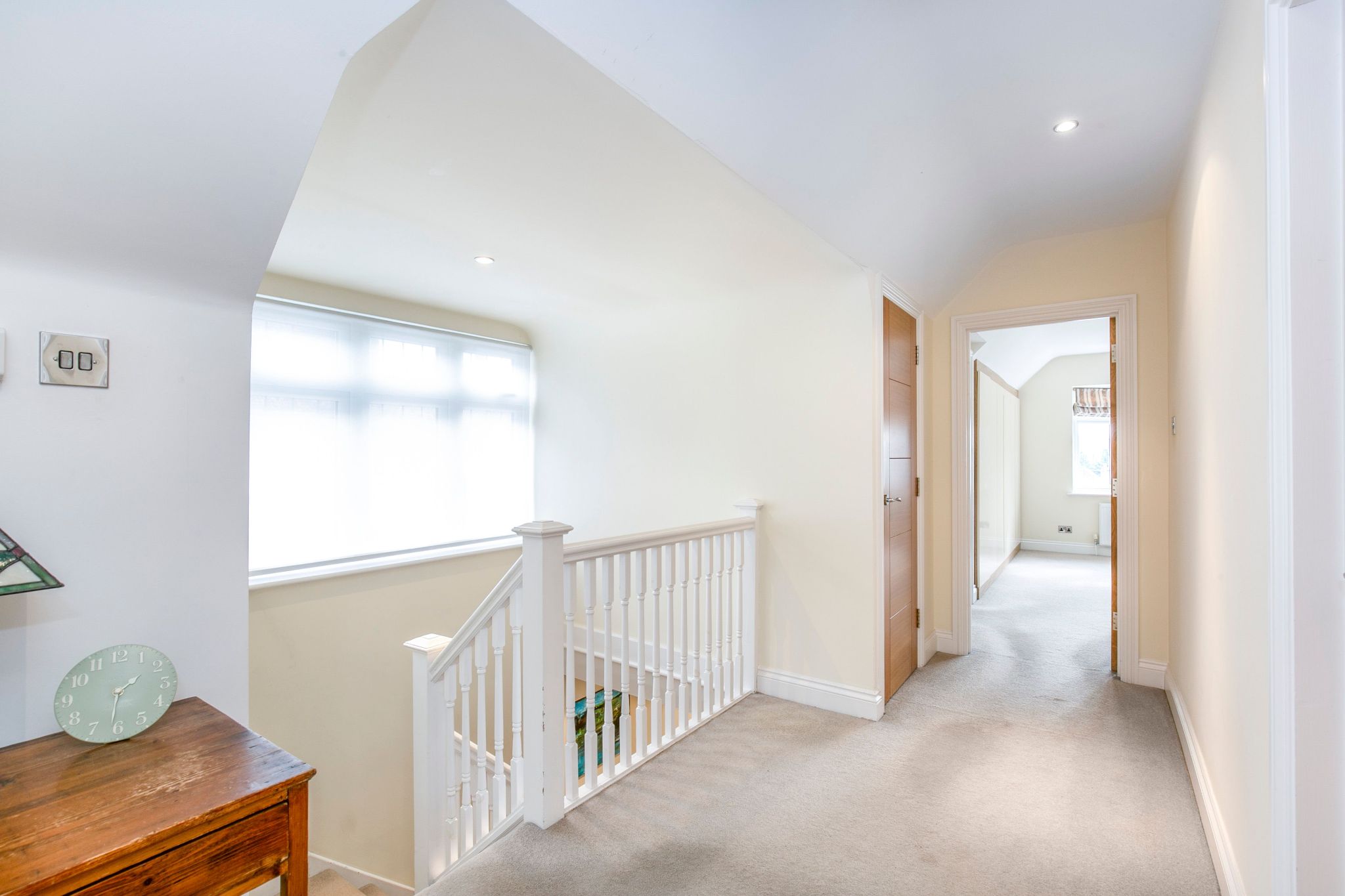 5 bedroom detached house Sale Agreed in Brookmans Park - Photograph 8