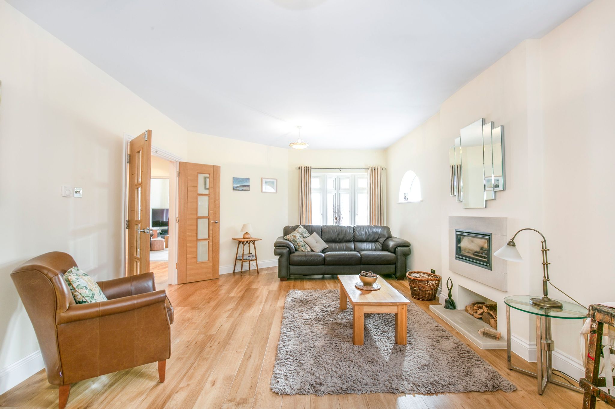 5 bedroom detached house Sale Agreed in Brookmans Park - Photograph 13