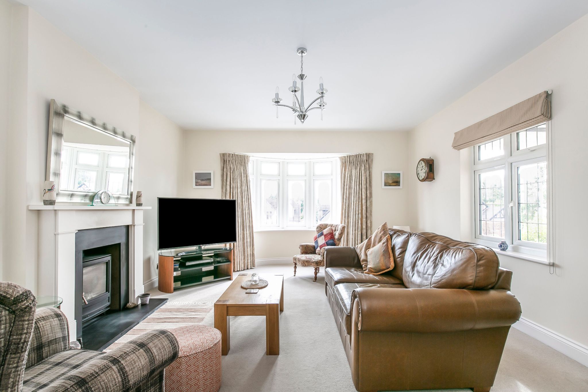 5 bedroom detached house Sale Agreed in Brookmans Park - Photograph 22