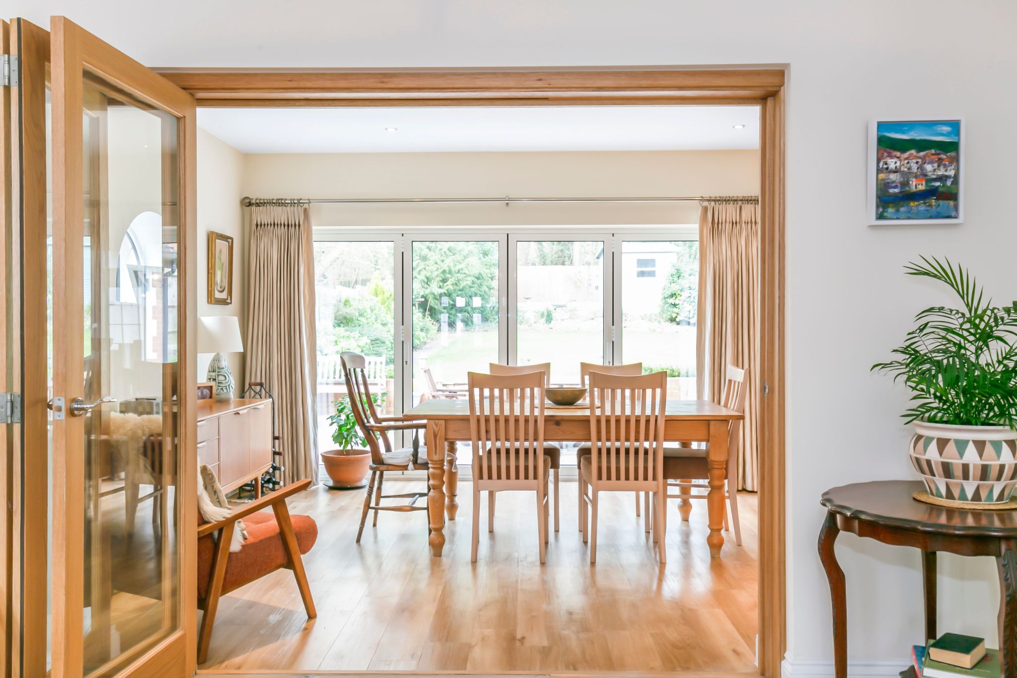 5 bedroom detached house Sale Agreed in Brookmans Park - Photograph 11