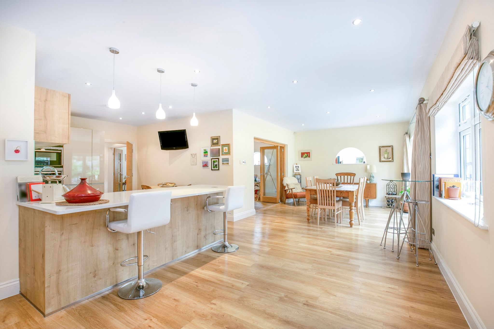 5 bedroom detached house SSTC in Brookmans Park - Photograph 17