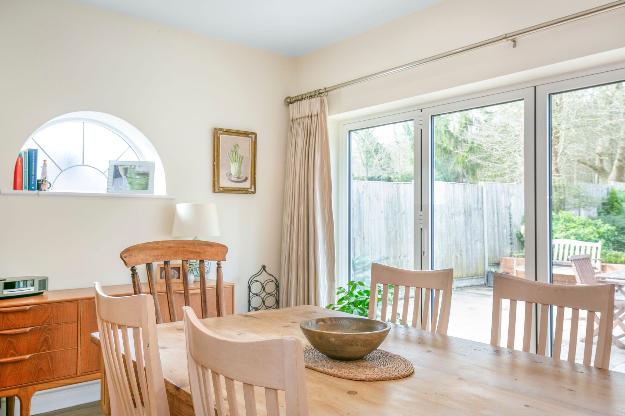 5 bedroom detached house Sale Agreed in Brookmans Park - Photograph 14