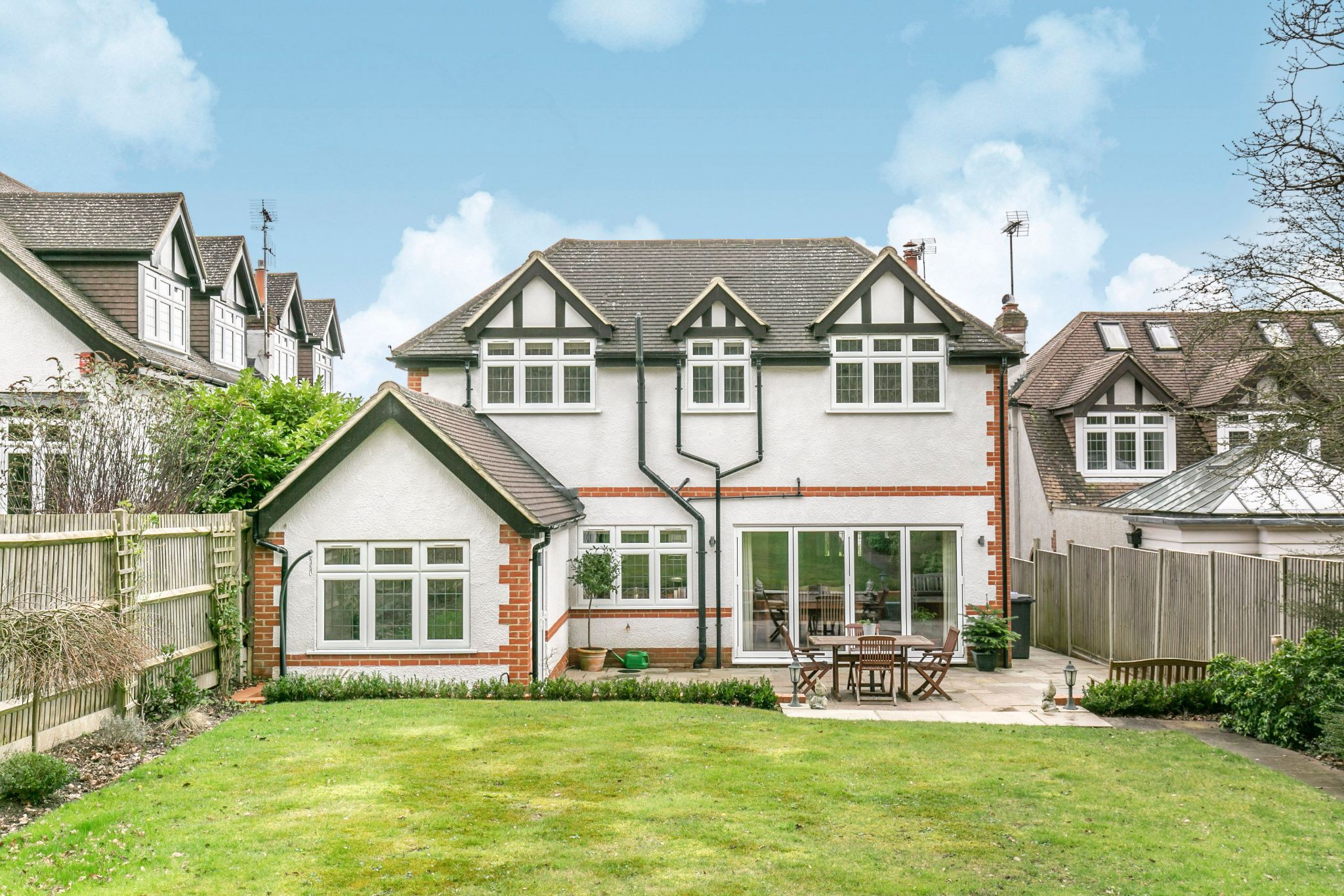 5 bedroom detached house Sale Agreed in Brookmans Park - Photograph 38