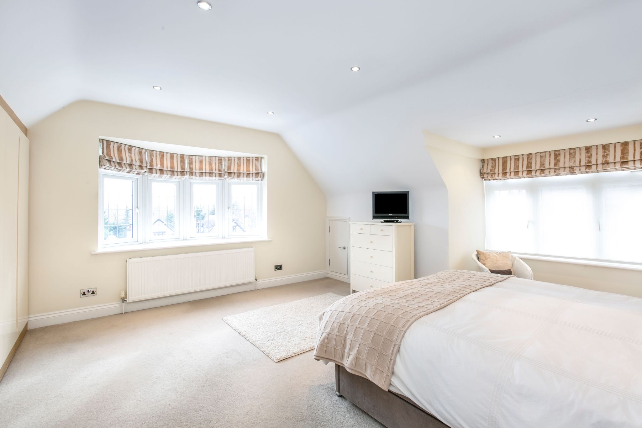 5 bedroom detached house Sale Agreed in Brookmans Park - Photograph 27