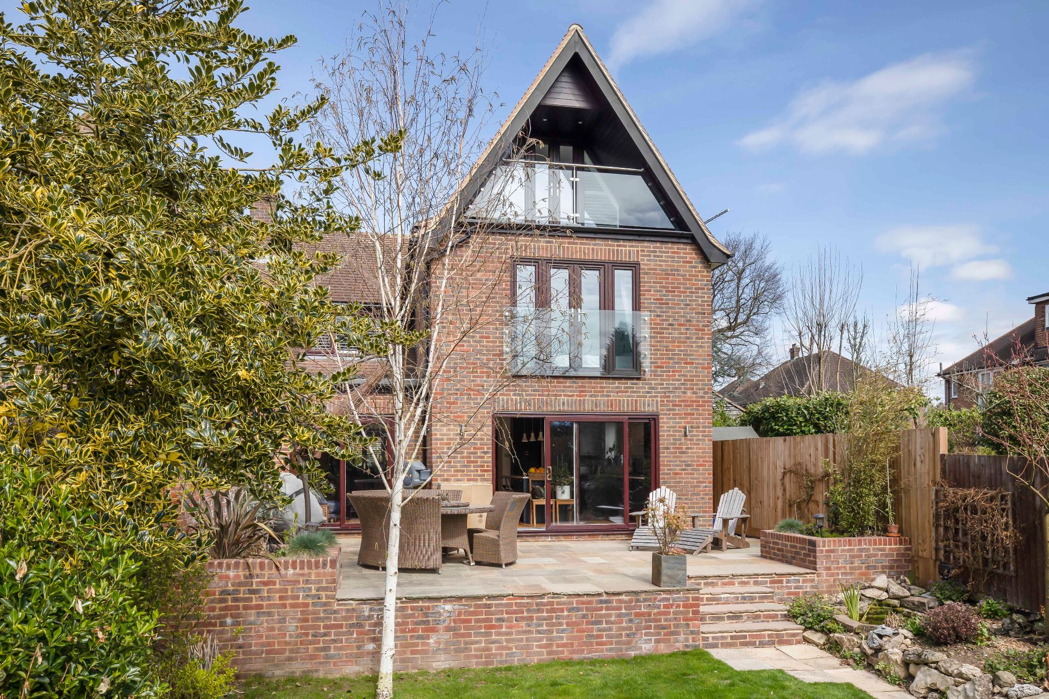 5 bedroom semi-detached house For Sale in Brookmans Park - Photograph 1