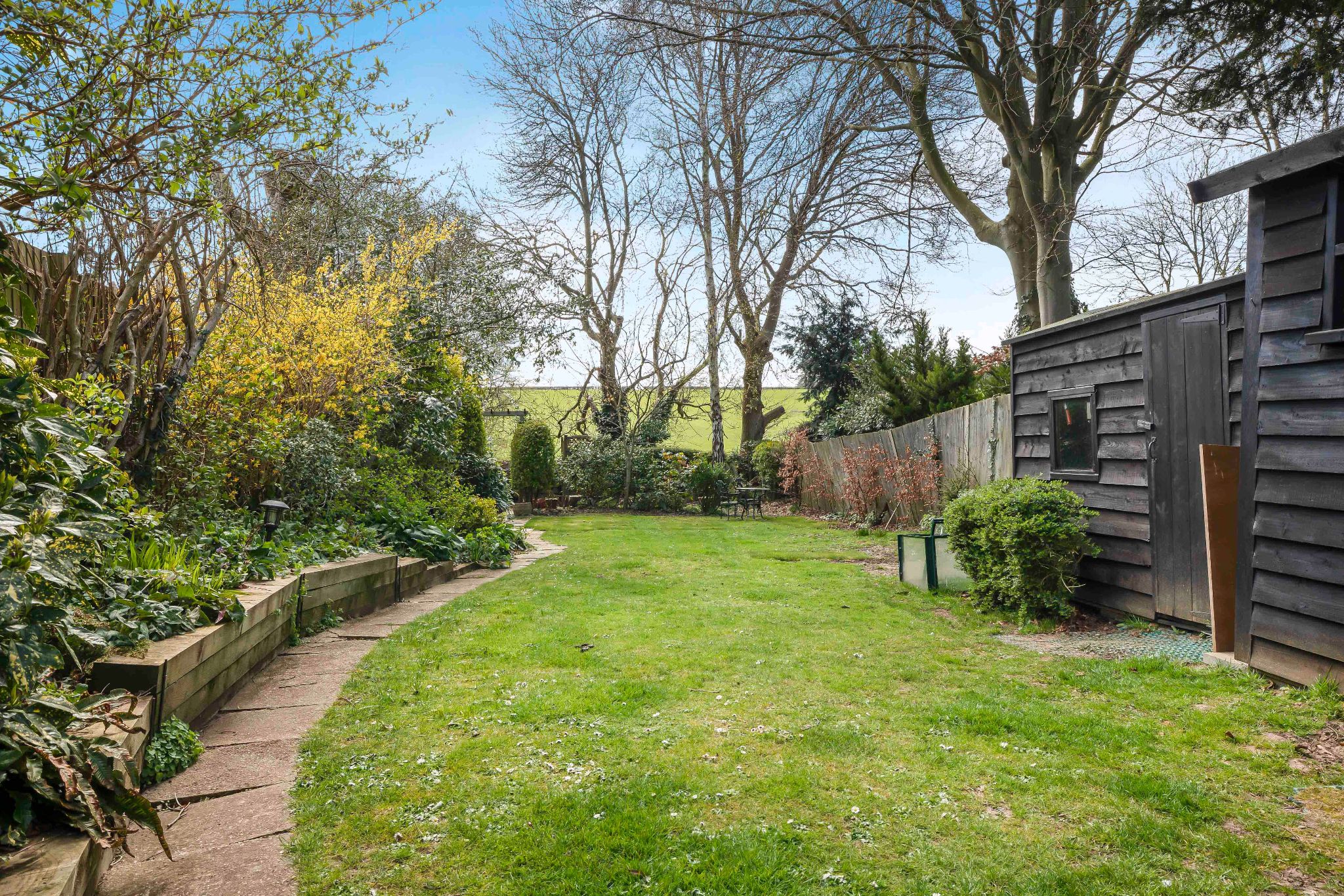 5 bedroom semi-detached house Sale Agreed in Brookmans Park - Photograph 41