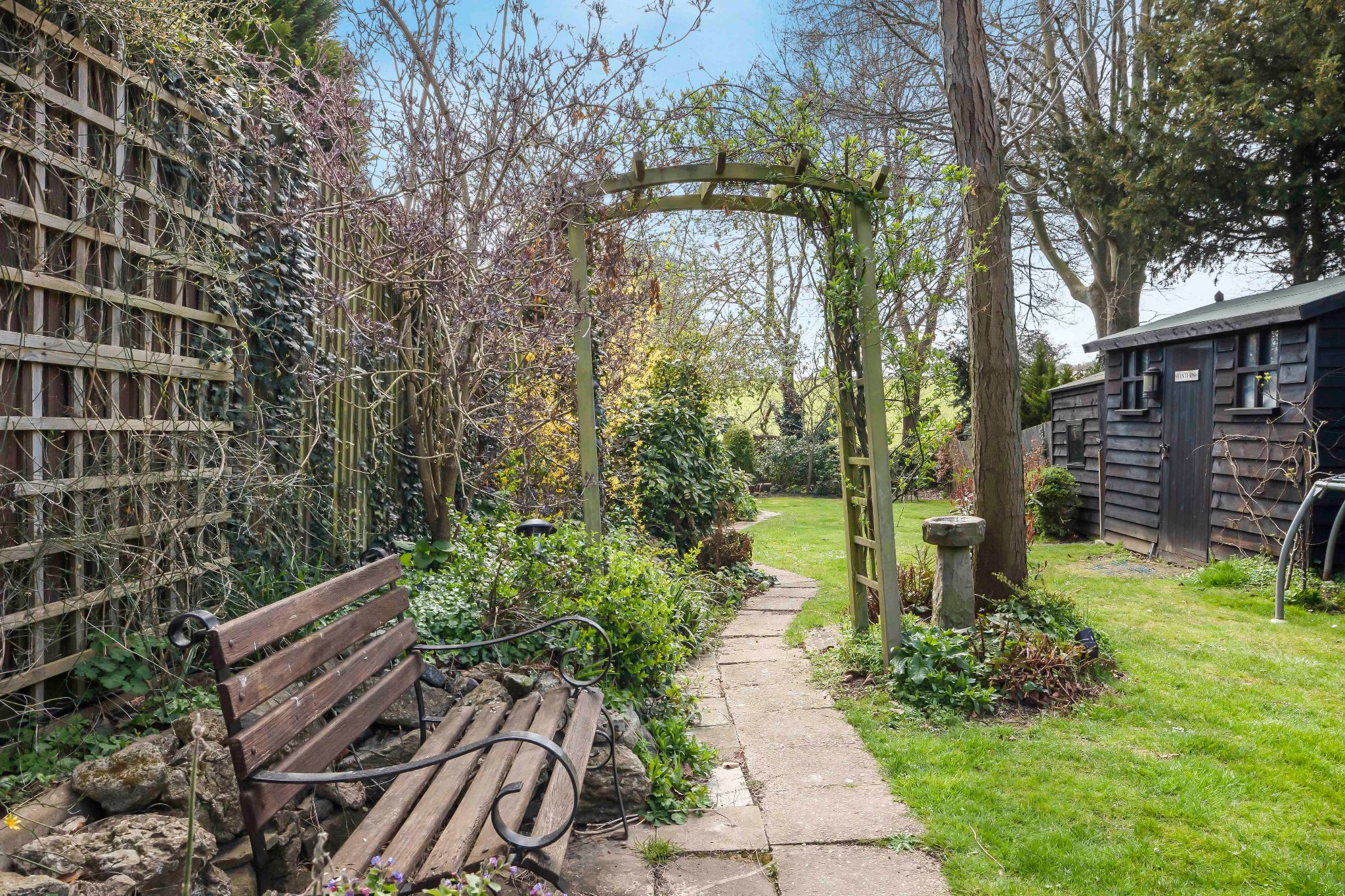 5 bedroom semi-detached house Sale Agreed in Brookmans Park - Photograph 43