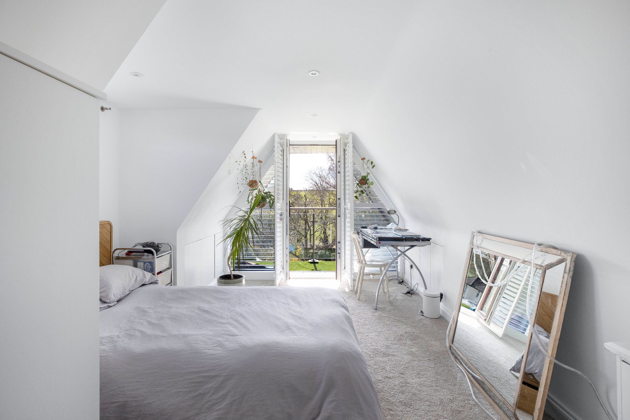 5 bedroom semi-detached house Sale Agreed in Brookmans Park - Photograph 27