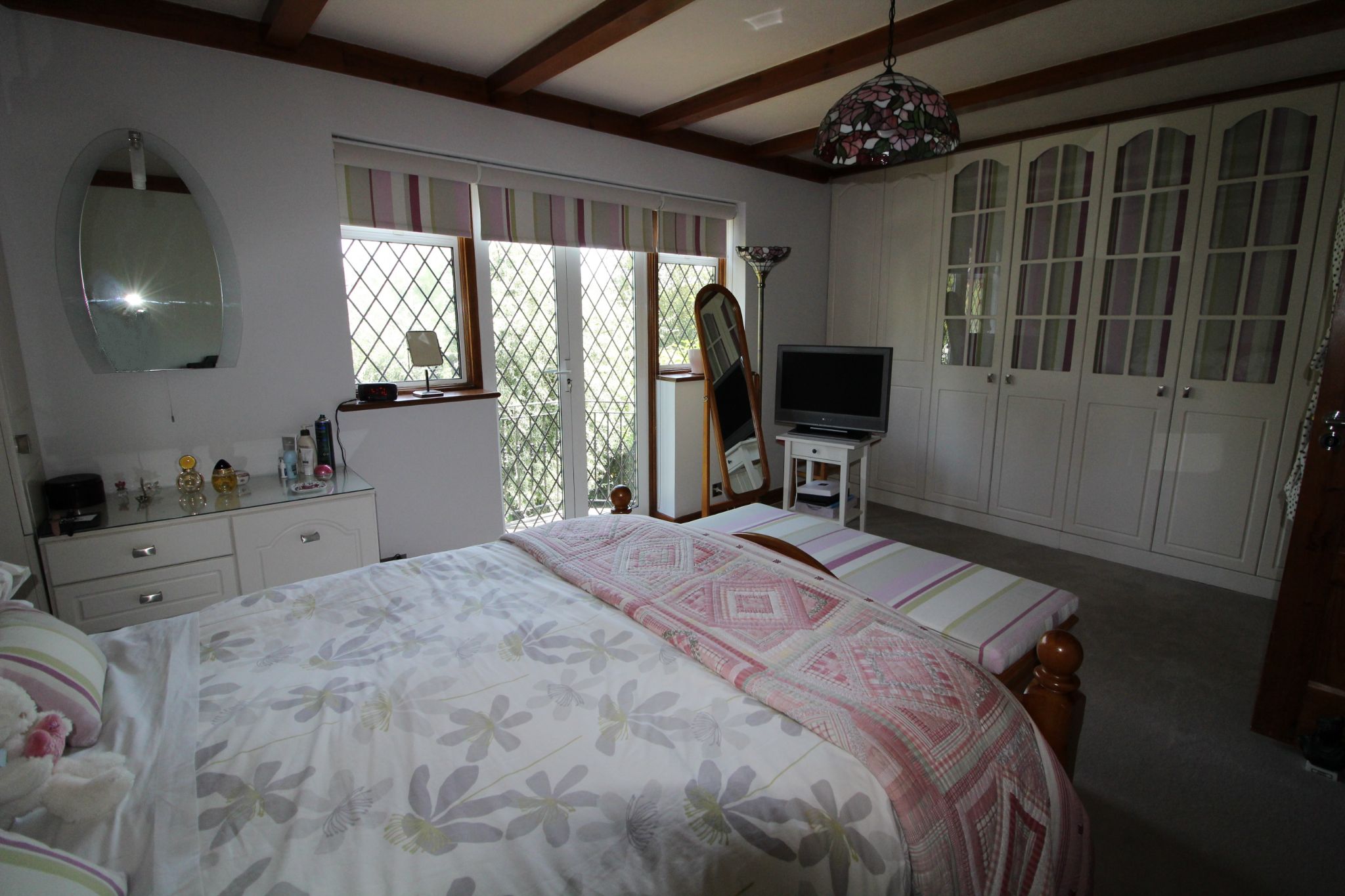 4 bedroom detached house For Sale in Potters Bar - Photograph 9