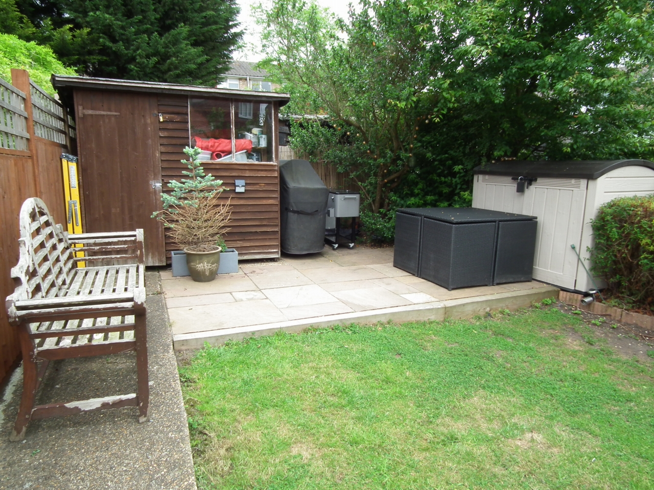 3 bedroom semi-detached house Let Agreed in Potters Bar - Photograph 9