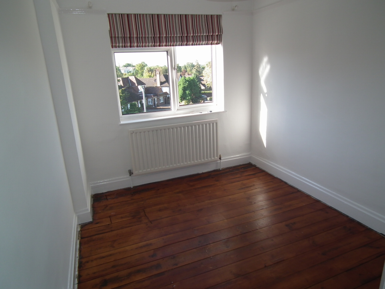 3 bedroom semi-detached house Let Agreed in Potters Bar - Photograph 10