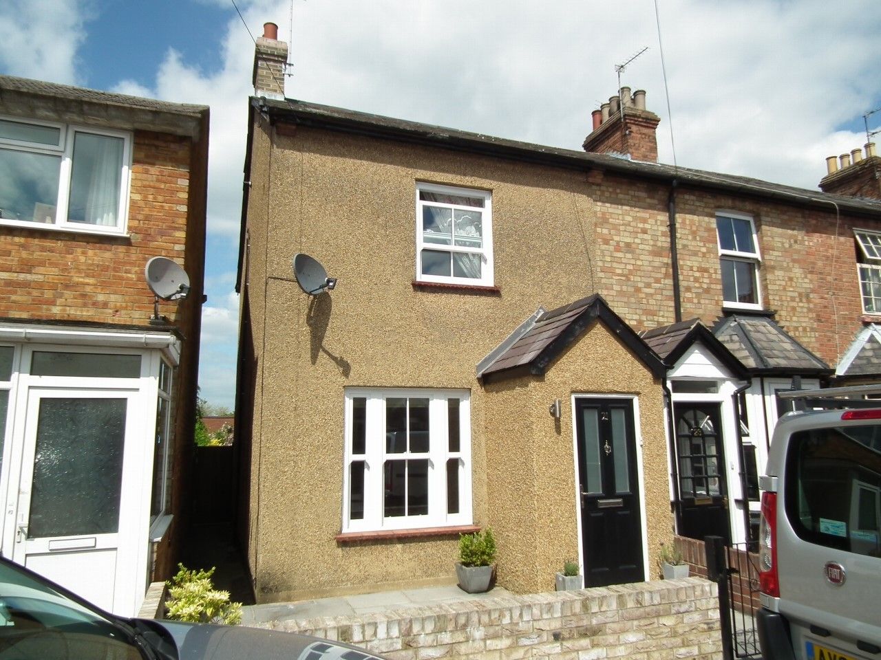 3 bedroom end terraced house For Sale in Potters Bar - Photograph 1