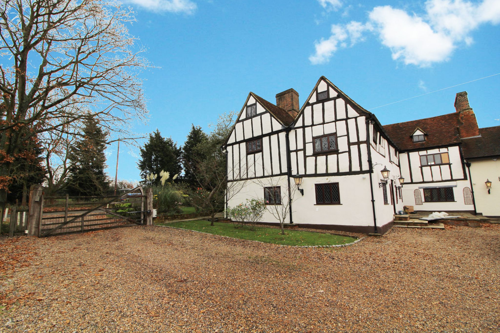 4 bedroom semi-detached house To Let in Bell Bar - Photograph 8