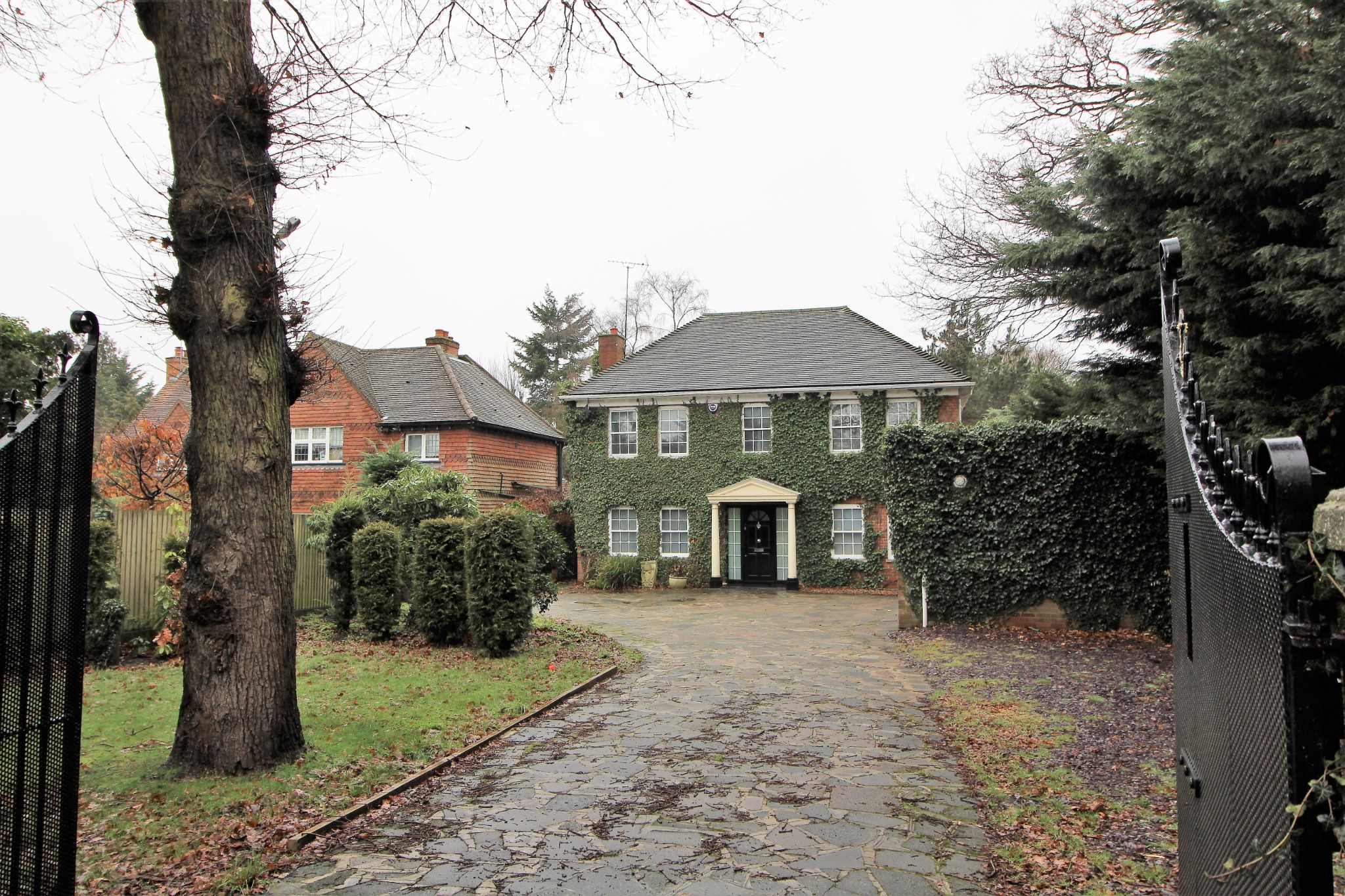4 bedroom detached house SSTC in Welwyn Hatfield - Photograph 1