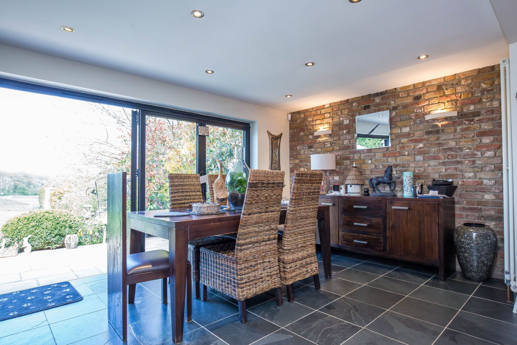4 bedroom semi-detached house Sale Agreed in Little Heath - Photograph 6