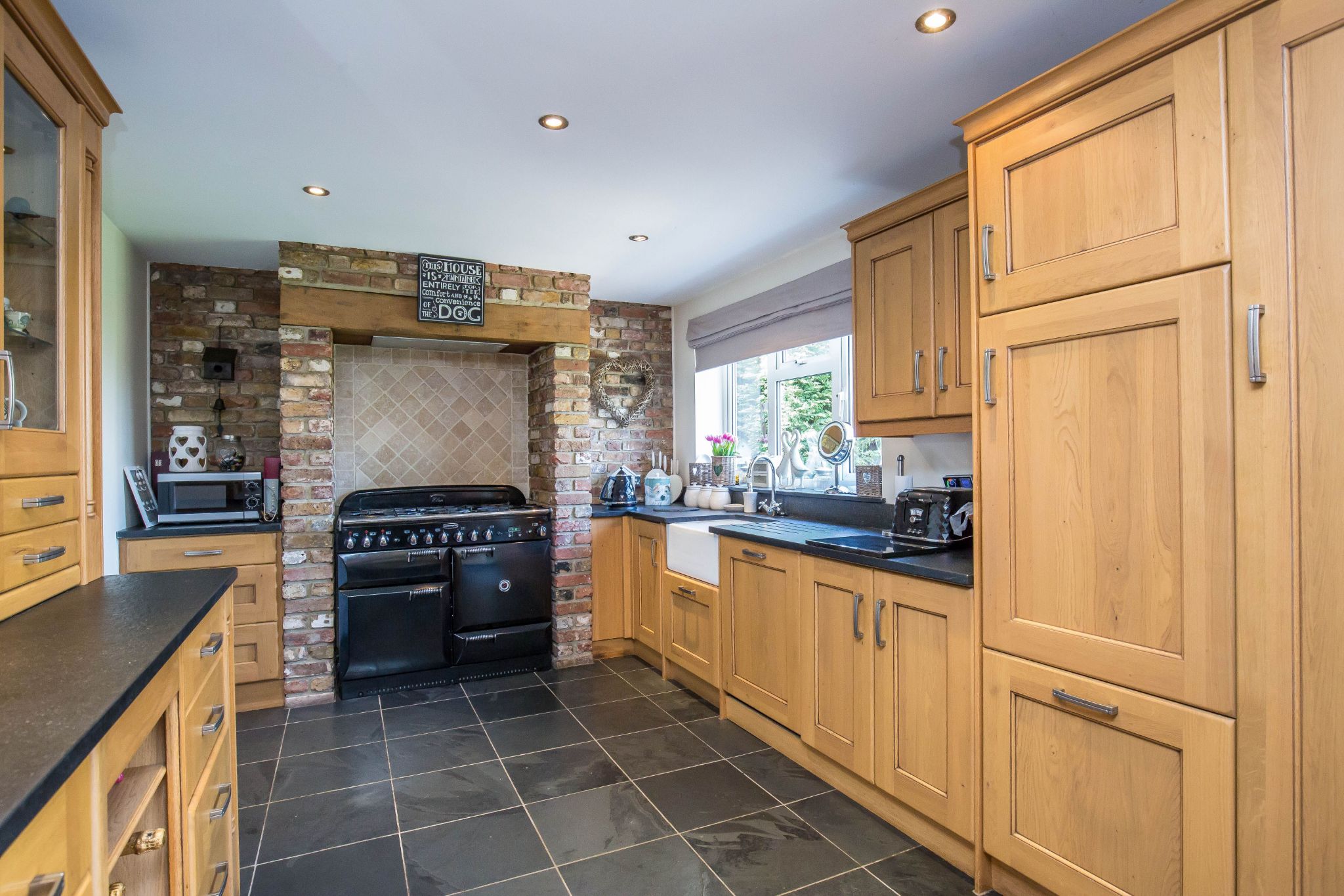 4 bedroom semi-detached house Sale Agreed in Little Heath - Photograph 5