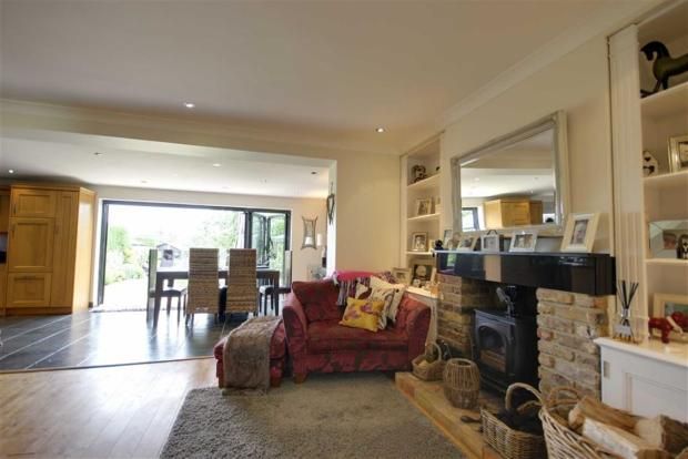 4 bedroom semi-detached house Sale Agreed in Little Heath - Photograph 25