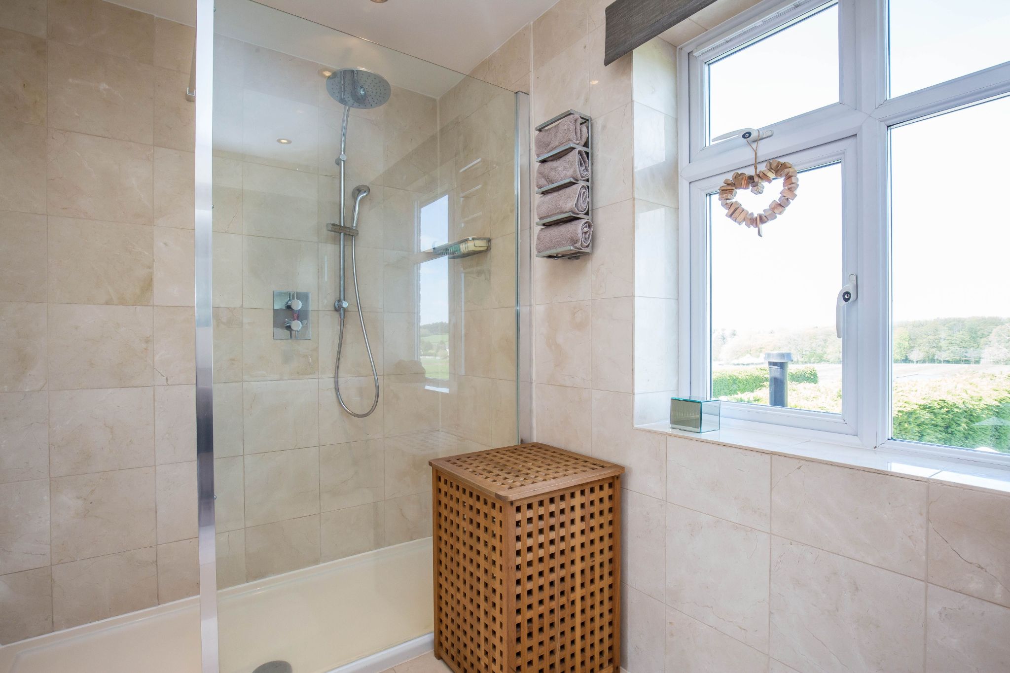 4 bedroom semi-detached house Sale Agreed in Little Heath - Photograph 18