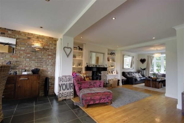4 bedroom semi-detached house Sale Agreed in Little Heath - Photograph 7