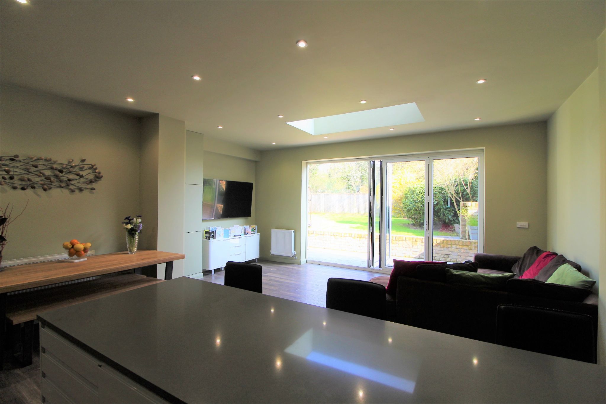 2 bedroom ground floor maisonette flat/apartment For Sale in Woodside Park - Photograph 13
