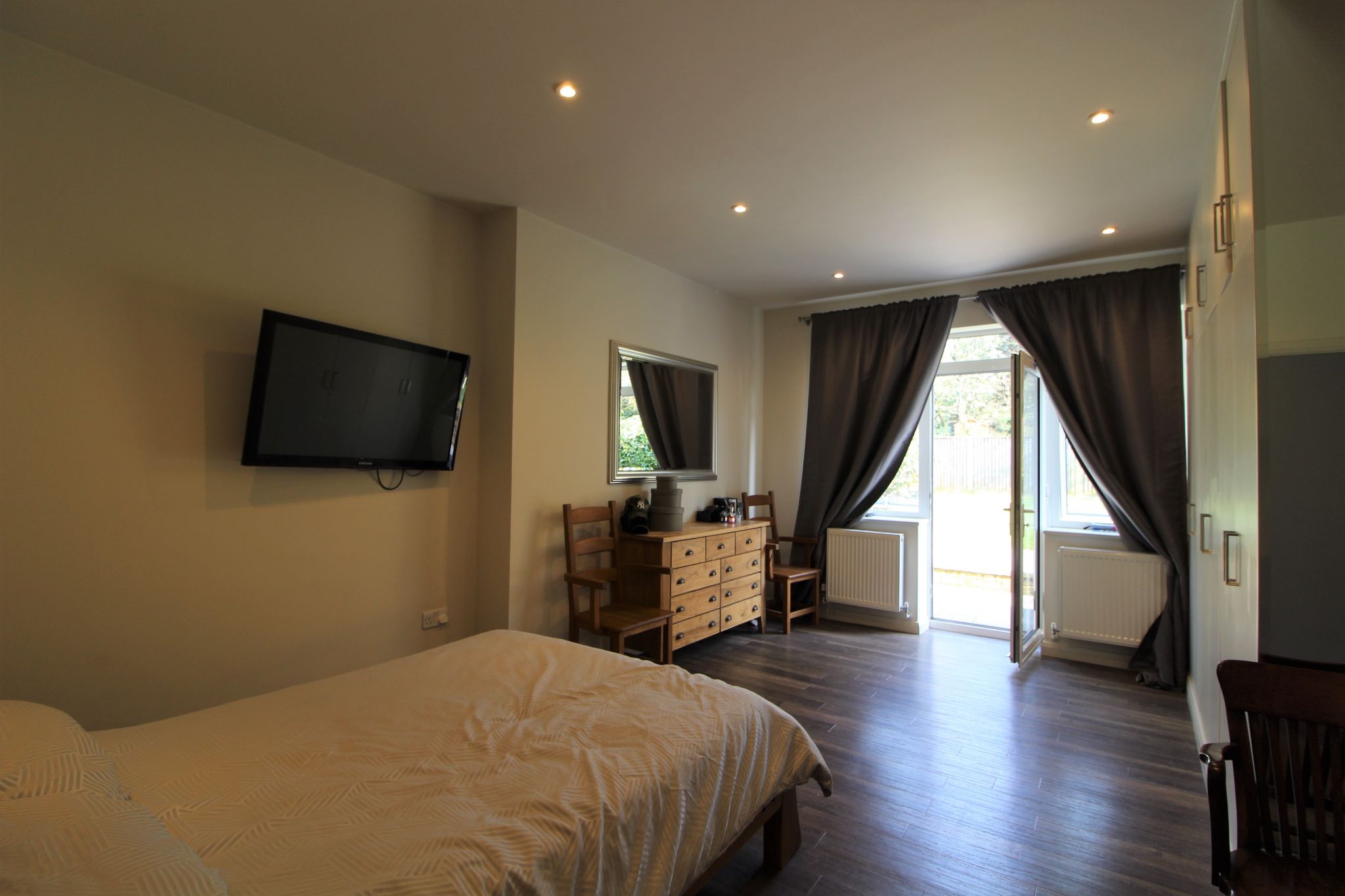 2 bedroom ground floor maisonette flat/apartment For Sale in Woodside Park - Photograph 7