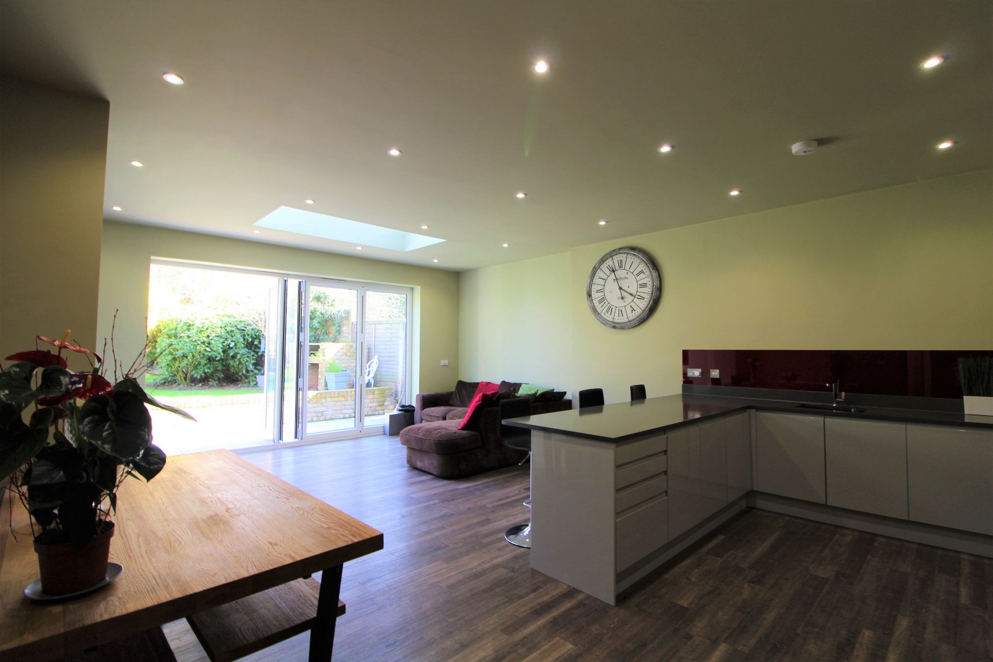 2 bedroom ground floor maisonette flat/apartment For Sale in Woodside Park - Photograph 4