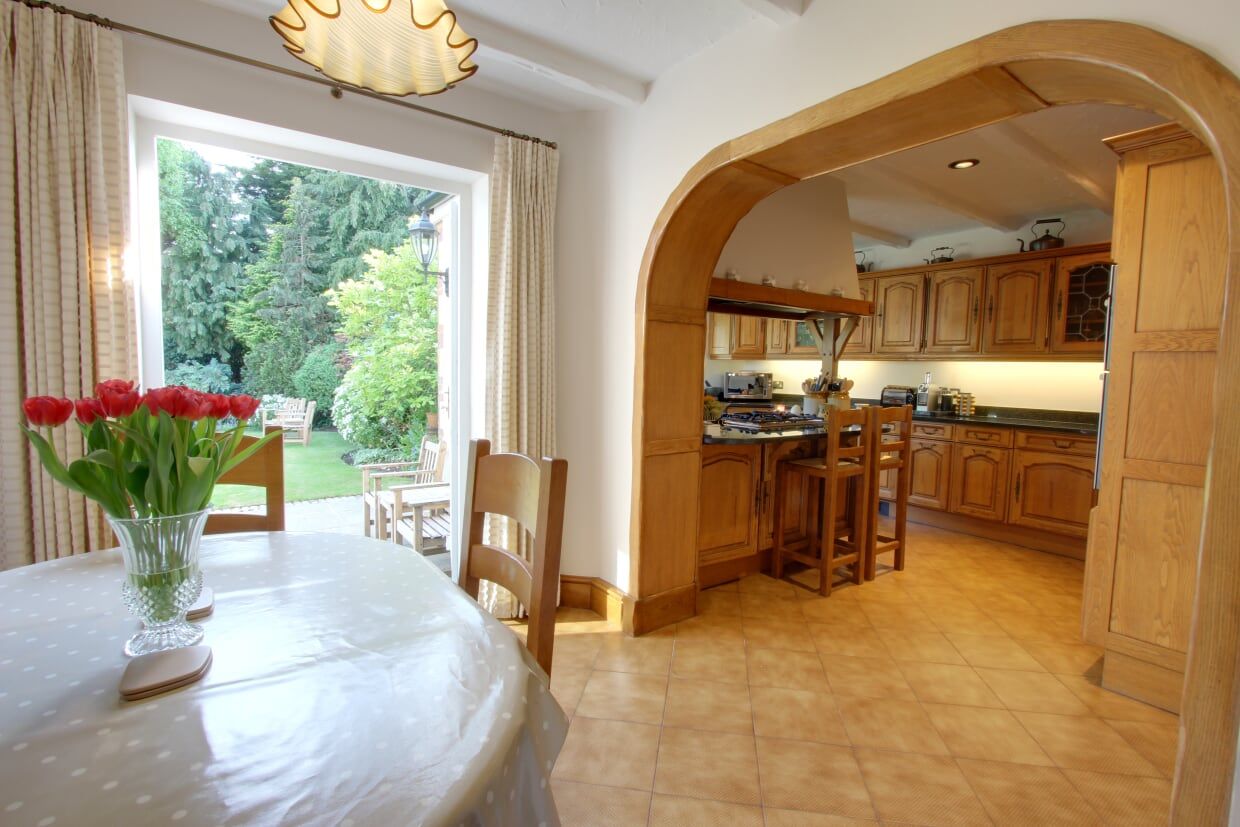 4 bedroom detached house SSTC in Potters Bar - Photograph 7