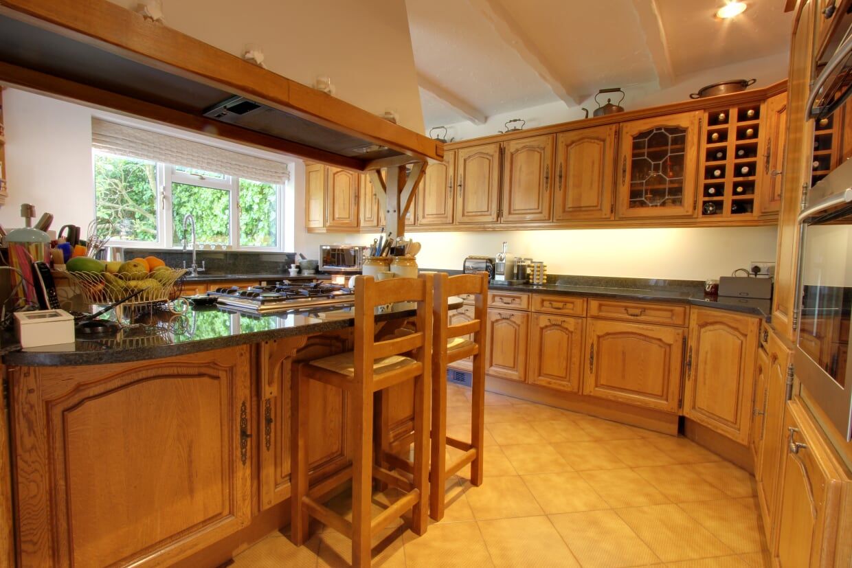 4 bedroom detached house SSTC in Potters Bar - Photograph 4
