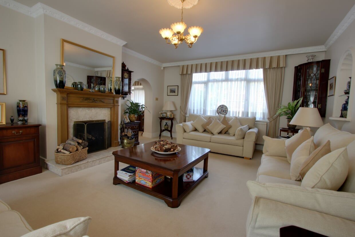4 bedroom detached house SSTC in Potters Bar - Photograph 19