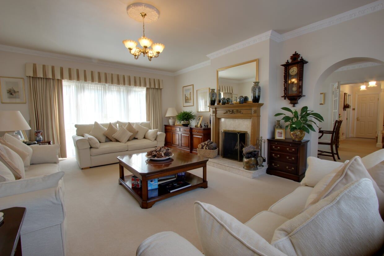 4 bedroom detached house SSTC in Potters Bar - Photograph 2