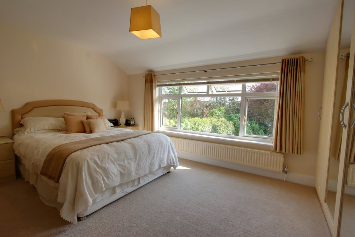 4 bedroom detached house SSTC in Potters Bar - Photograph 14