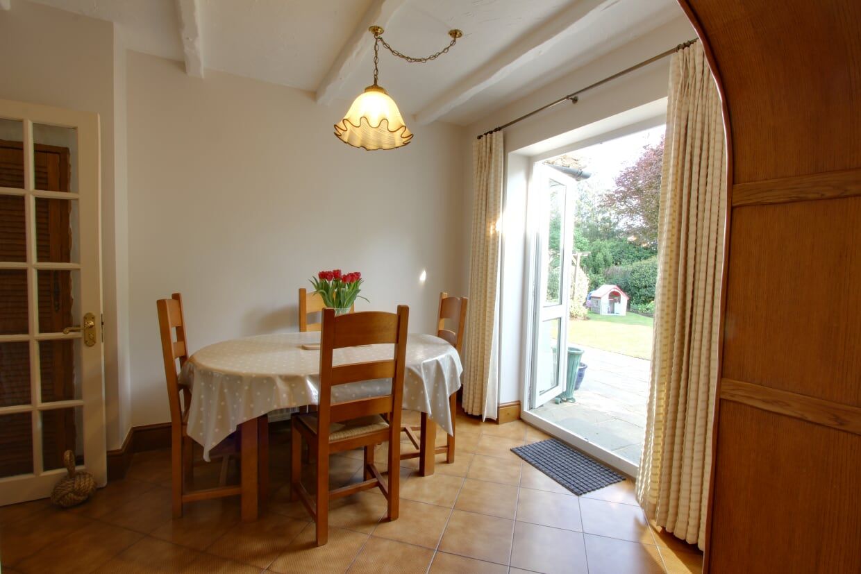 4 bedroom detached house SSTC in Potters Bar - Photograph 17