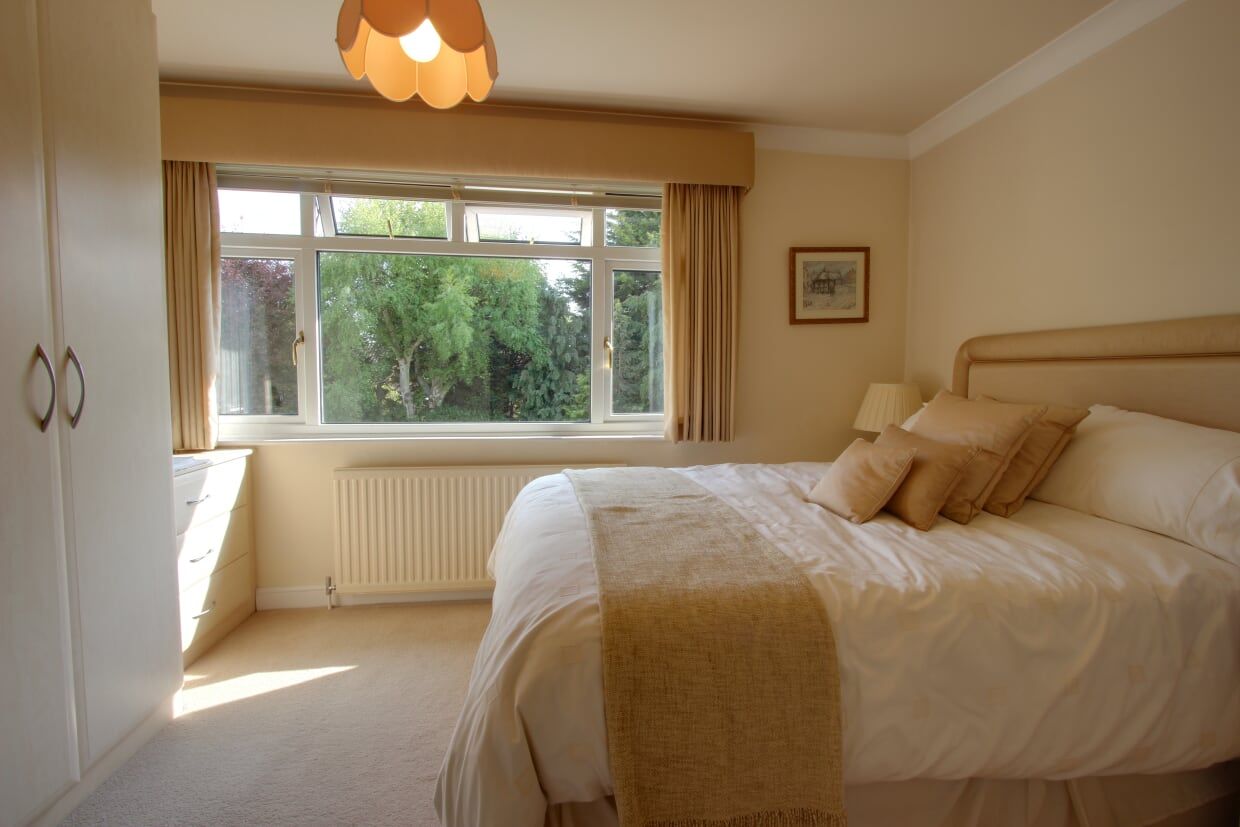 4 bedroom detached house SSTC in Potters Bar - Photograph 22