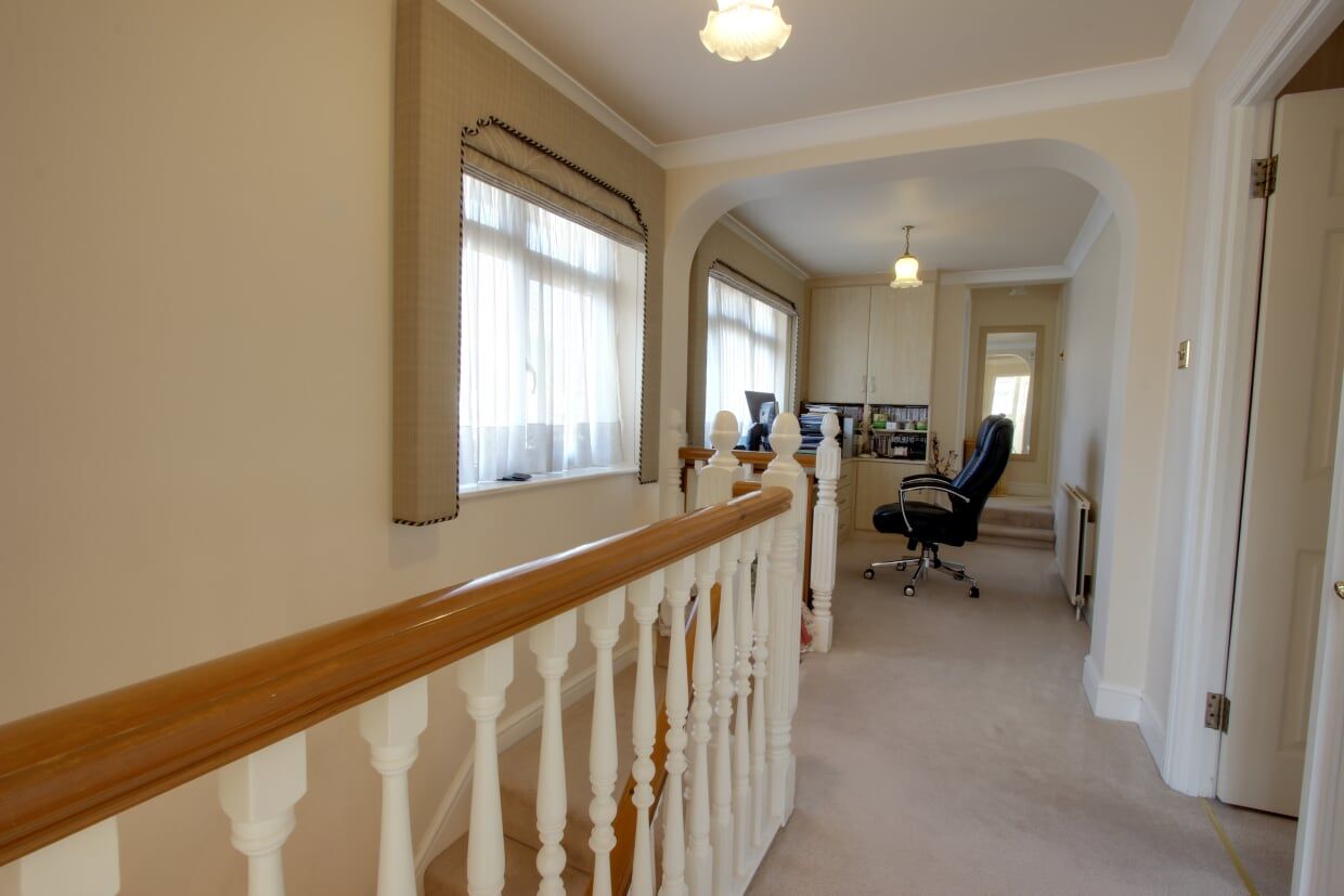 4 bedroom detached house SSTC in Potters Bar - Photograph 8