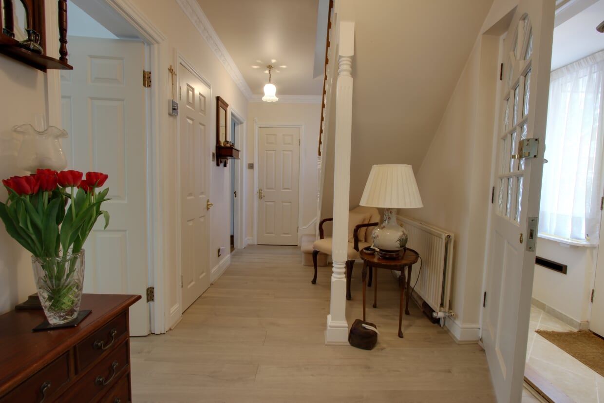 4 bedroom detached house SSTC in Potters Bar - Photograph 3