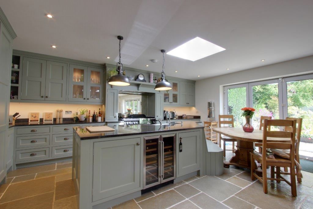 5 bedroom detached house Sale Agreed in Brookmans Park - Photograph 9