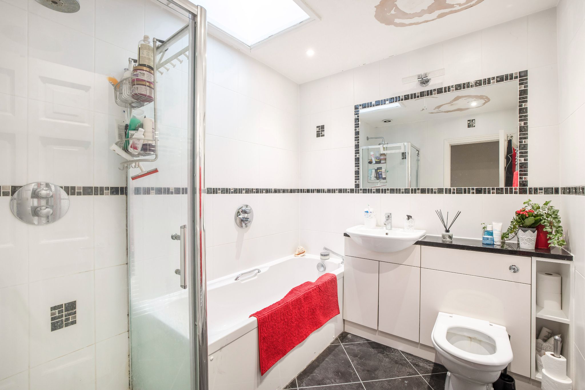 5 bedroom detached house Sale Agreed in Potters Bar - Photograph 4