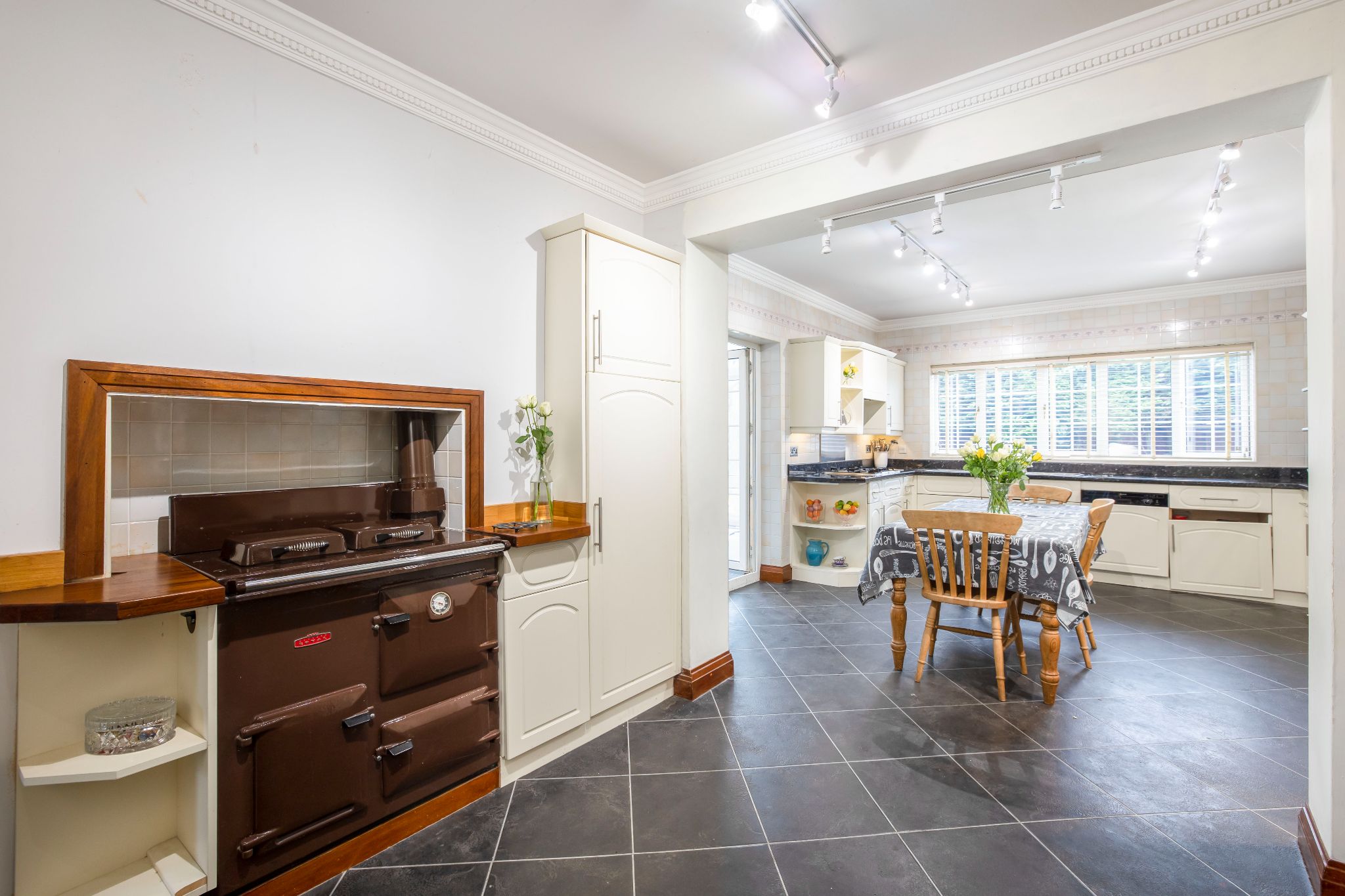 5 bedroom detached house Sale Agreed in Potters Bar - Photograph 21