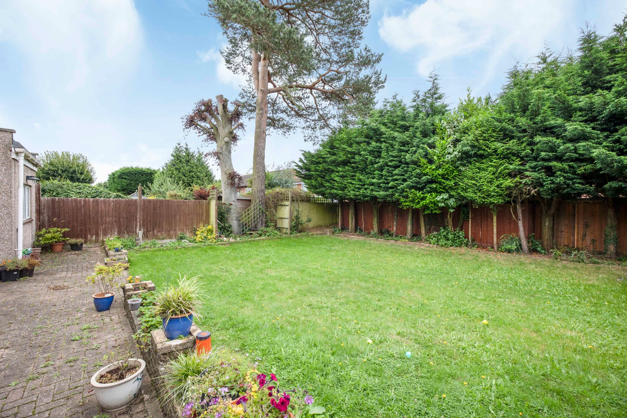 5 bedroom detached house Sale Agreed in Potters Bar - Photograph 19