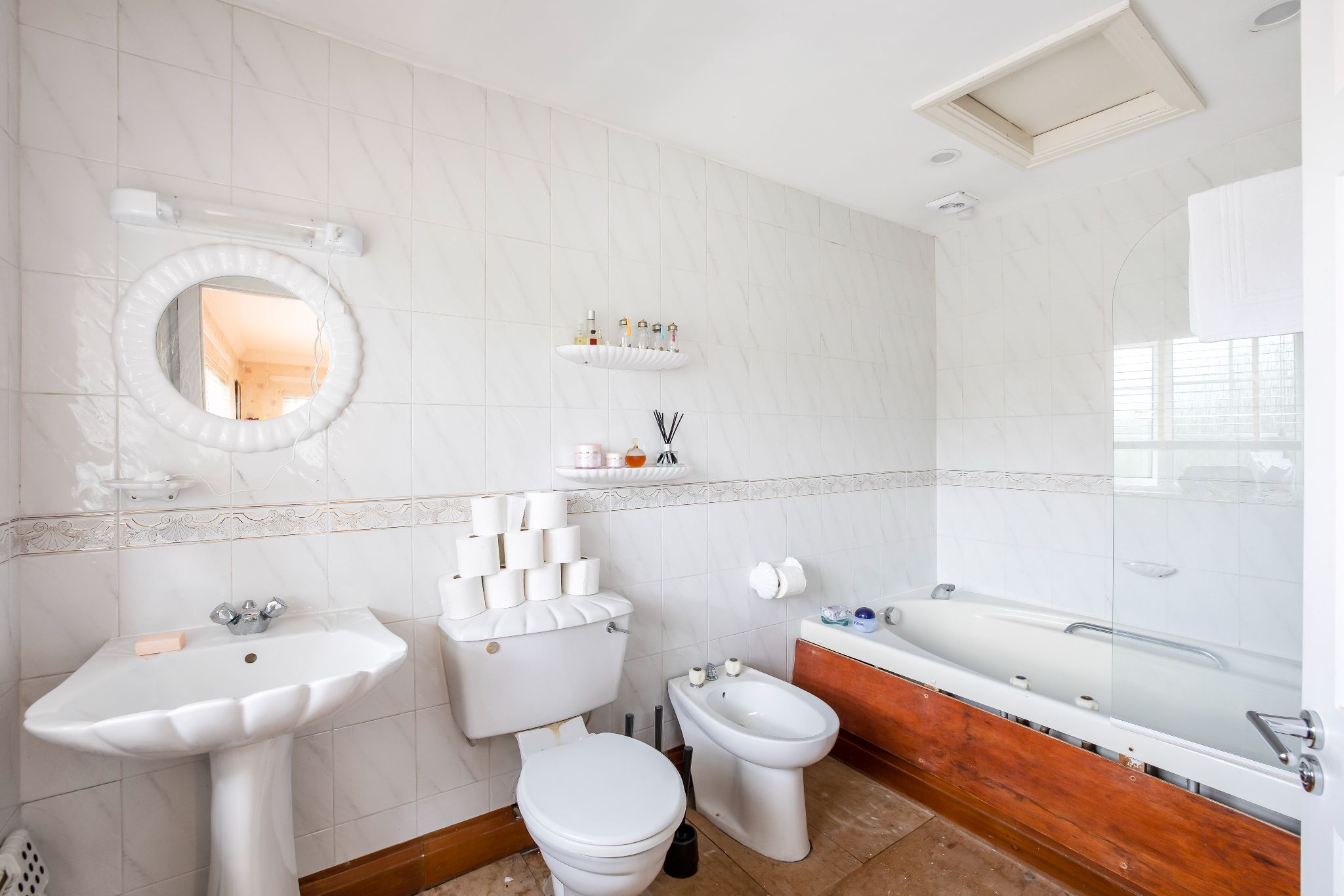 5 bedroom detached house Sale Agreed in Potters Bar - Photograph 3
