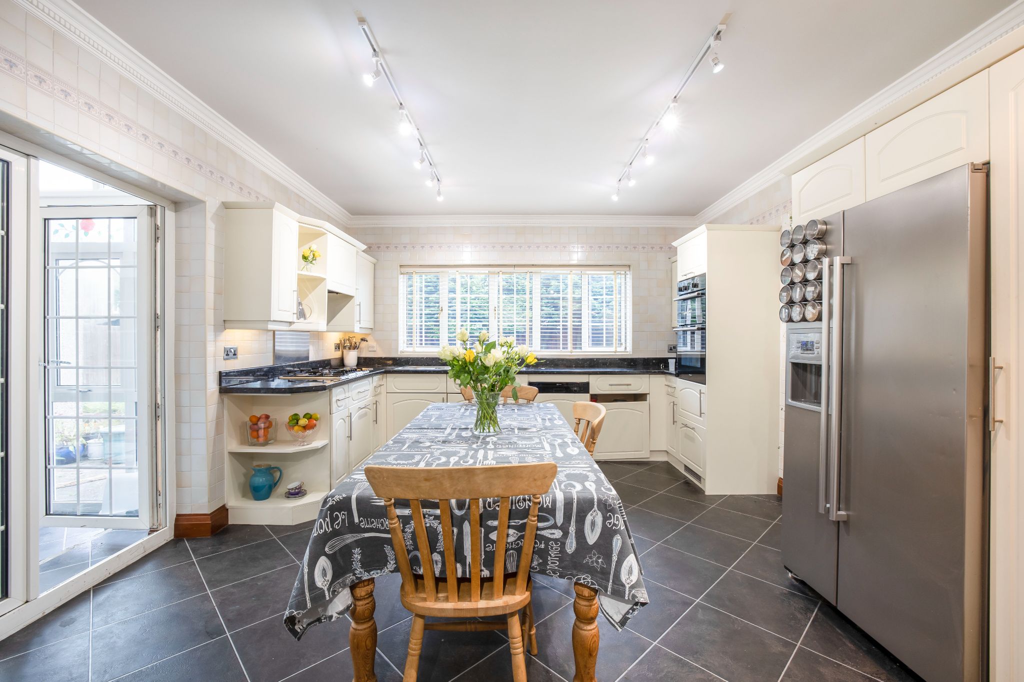 5 bedroom detached house Sale Agreed in Potters Bar - Photograph 22