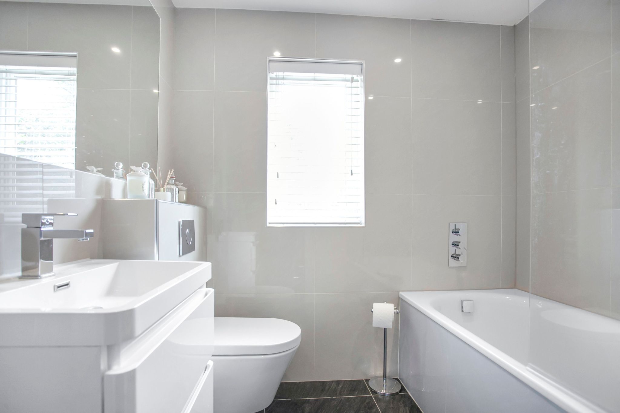 3 bedroom semi-detached house SSTC in Potters Bar - Photograph 17