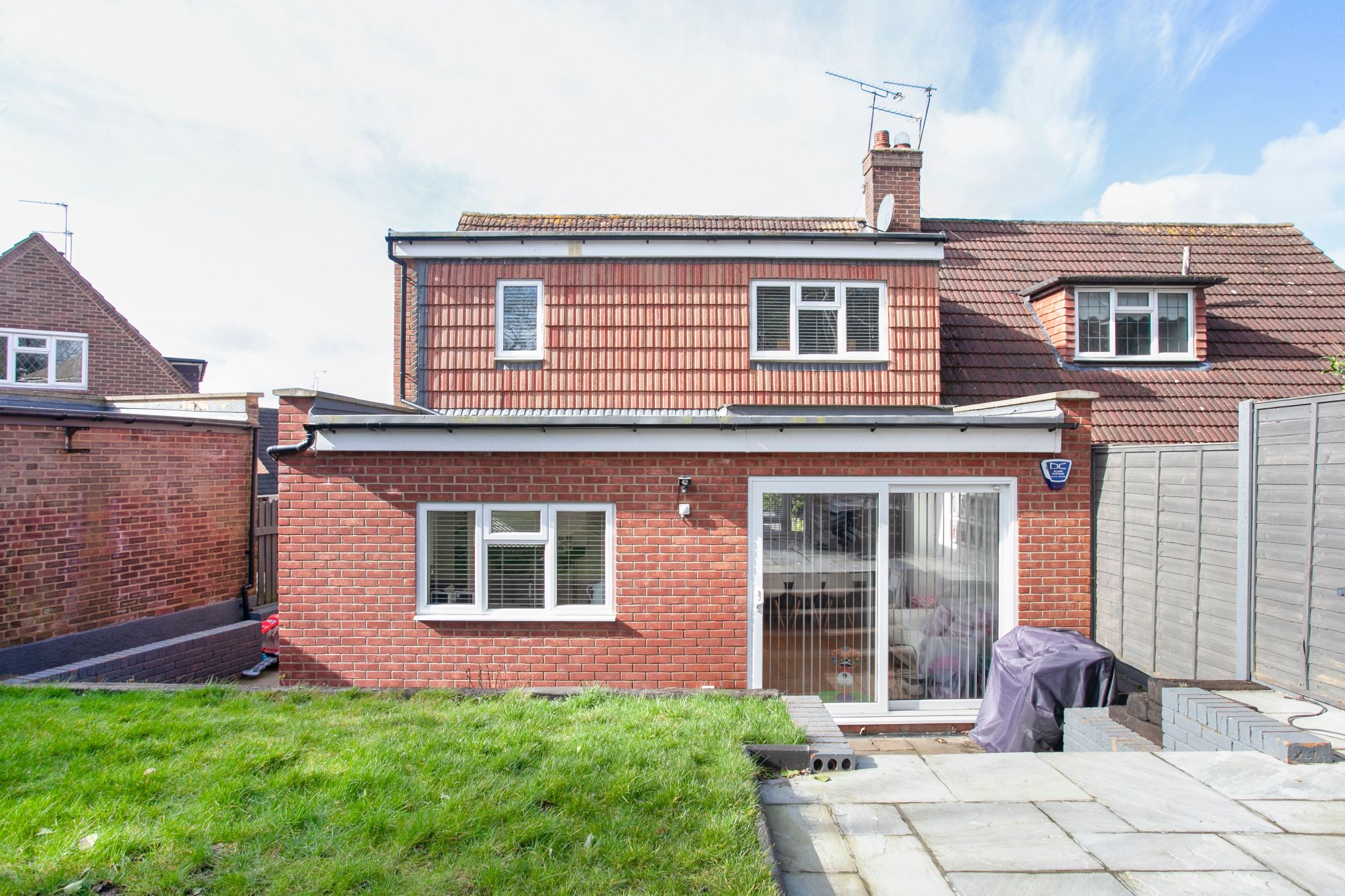 3 bedroom semi-detached house SSTC in Potters Bar - Photograph 28
