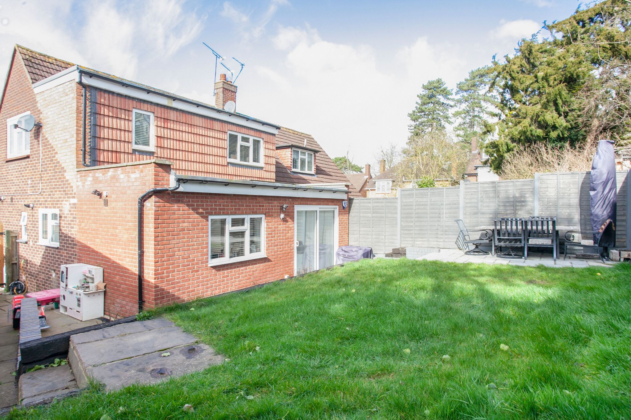 3 bedroom semi-detached house SSTC in Potters Bar - Photograph 30