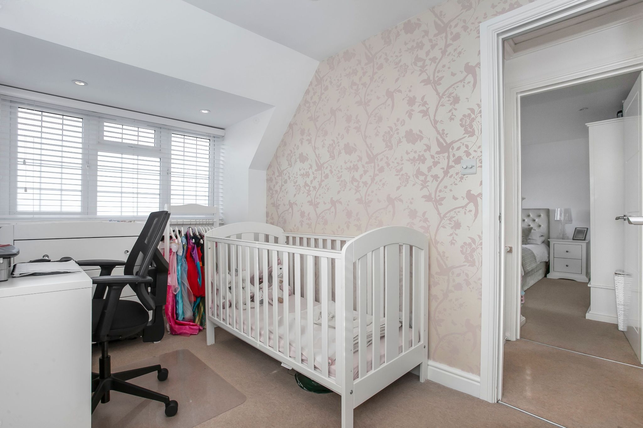 3 bedroom semi-detached house SSTC in Potters Bar - Photograph 23