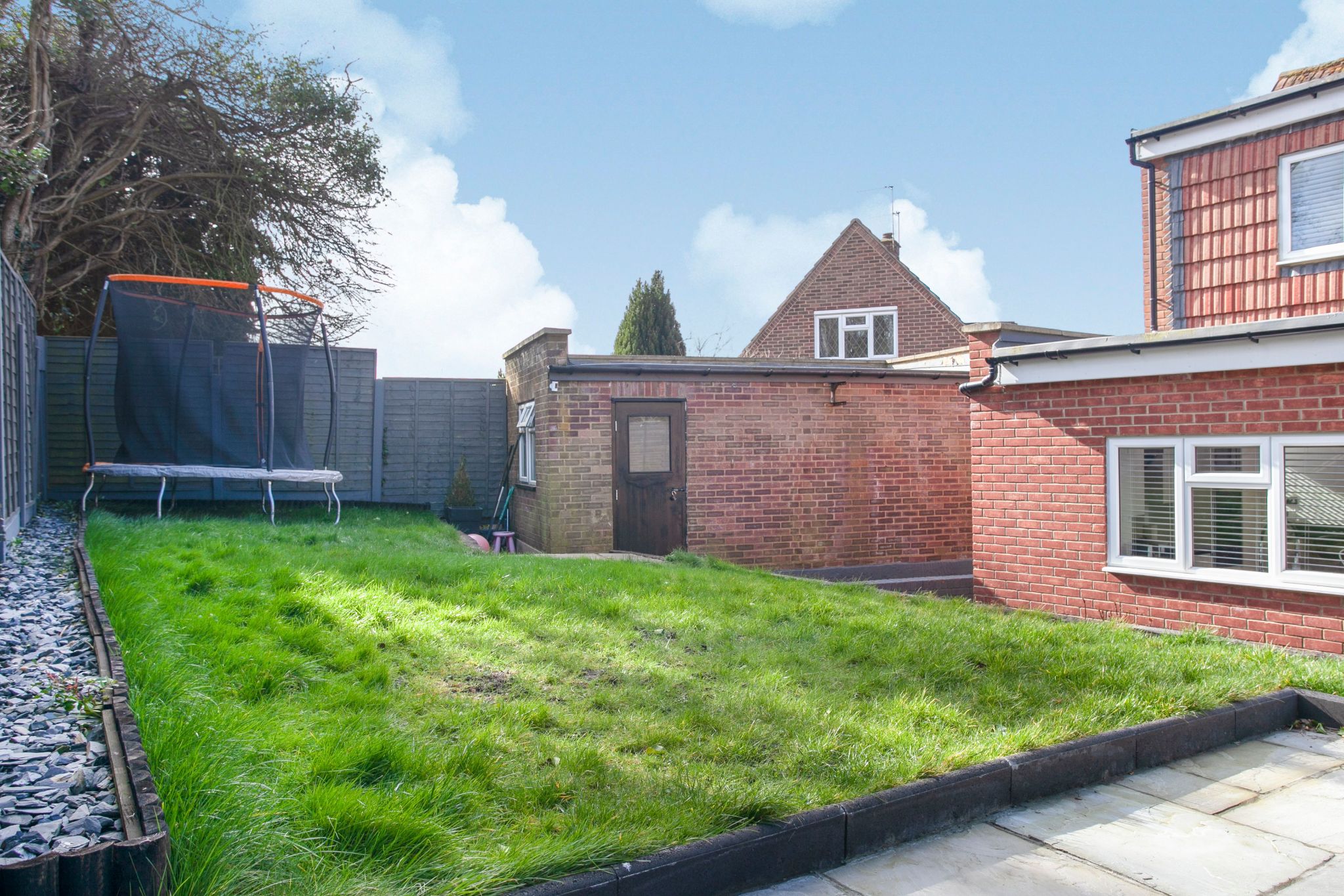 3 bedroom semi-detached house SSTC in Potters Bar - Photograph 29