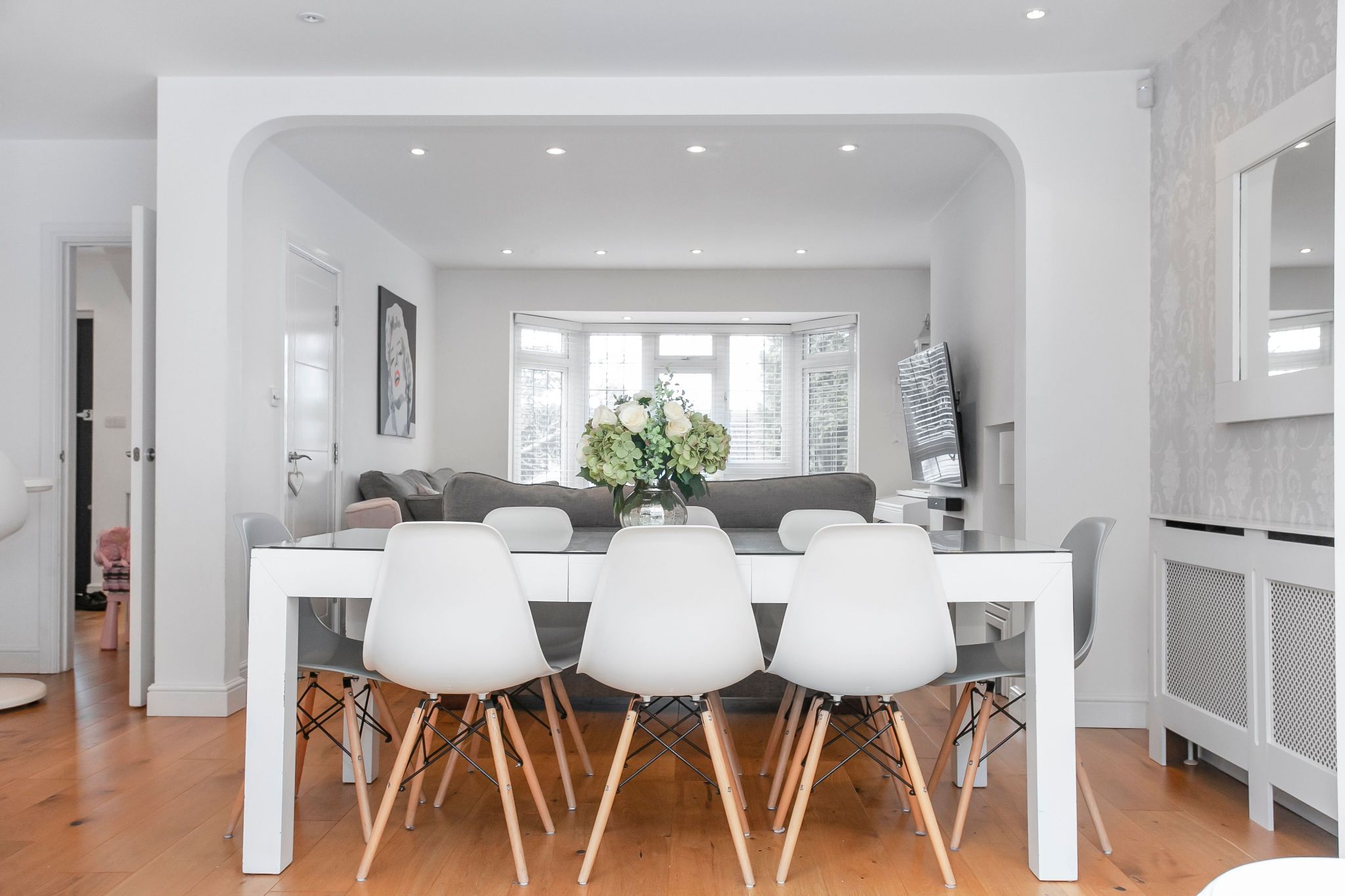 3 bedroom semi-detached house SSTC in Potters Bar - Photograph 6