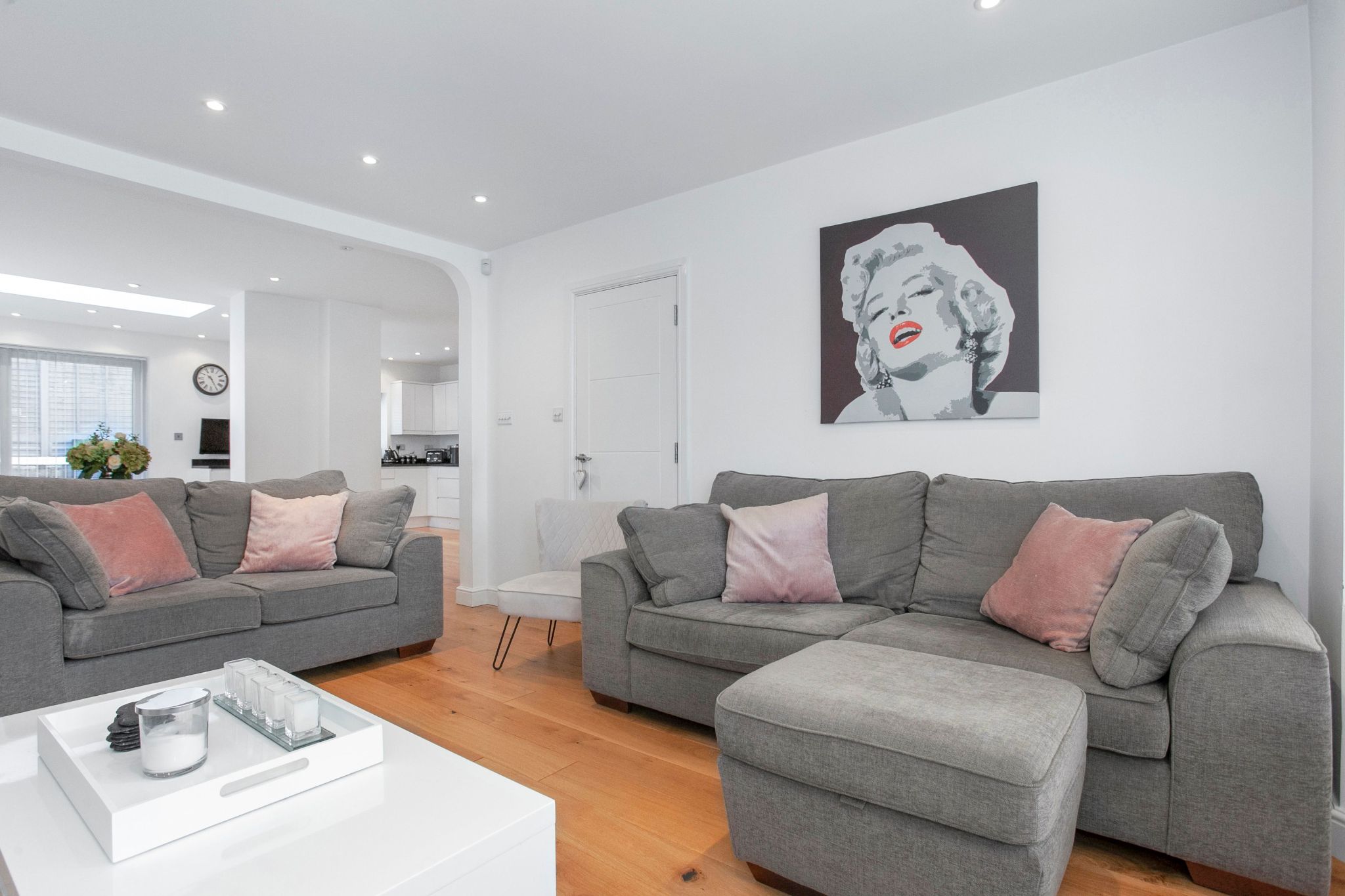 3 bedroom semi-detached house SSTC in Potters Bar - Photograph 8