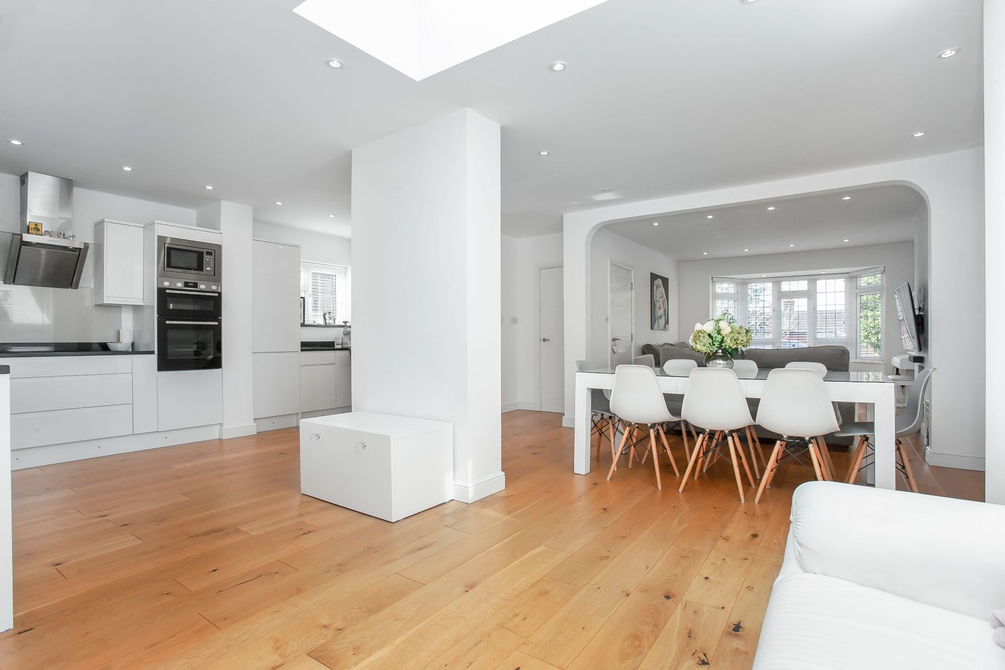 3 bedroom semi-detached house SSTC in Potters Bar - Photograph 5